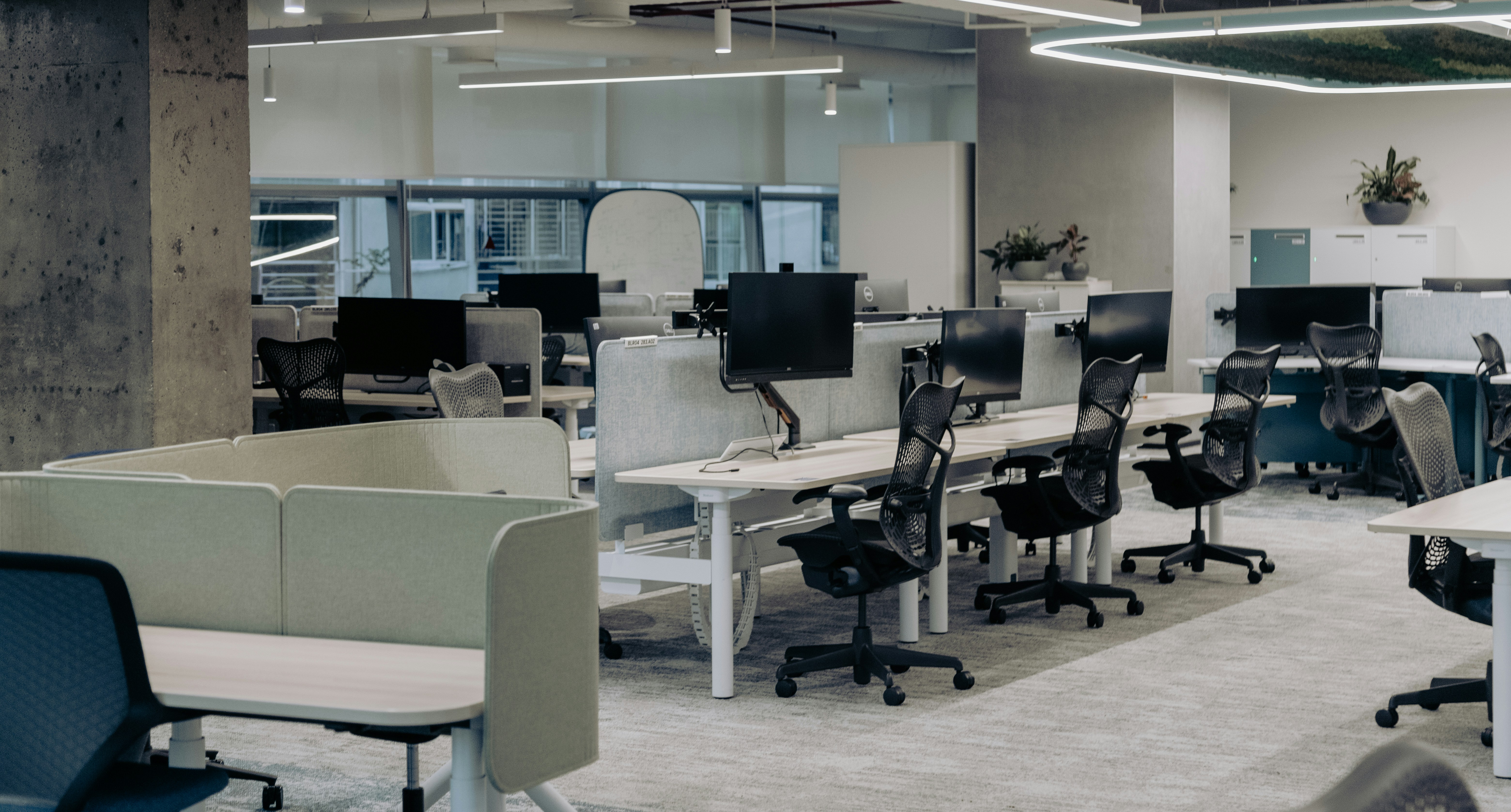 Office with multiple ergonomic setups
